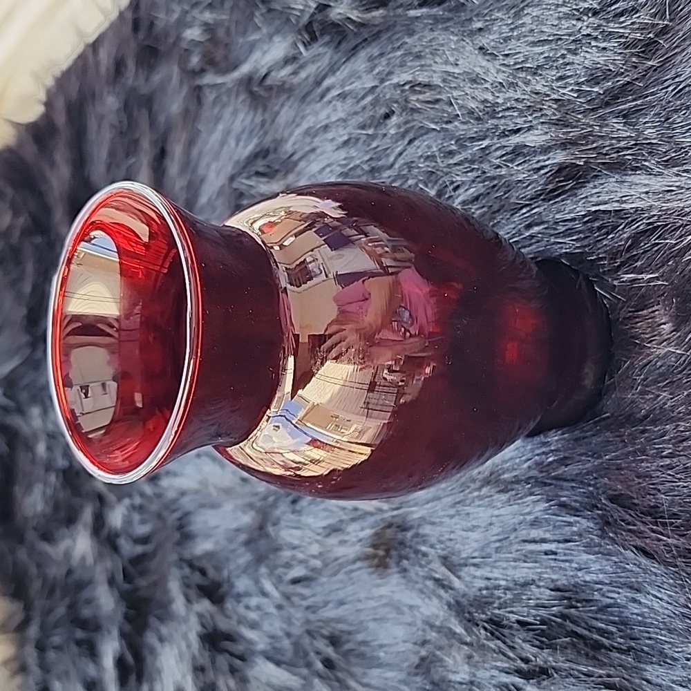 VINTAGE RUBY RED VASE. VERY BEAUTIFUL! - Picture 5 of 5